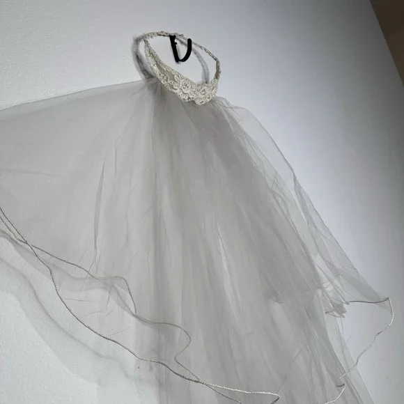 Vintage Handmade Bridal Veil Adorned With Lace And Pearls approx 40 in - Picture 3 of 8